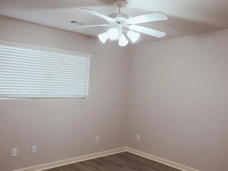 1100 Woodlawn Ave #64 — Photo 15