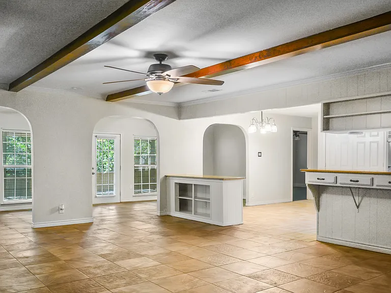613 Overland Trl — Photo 16