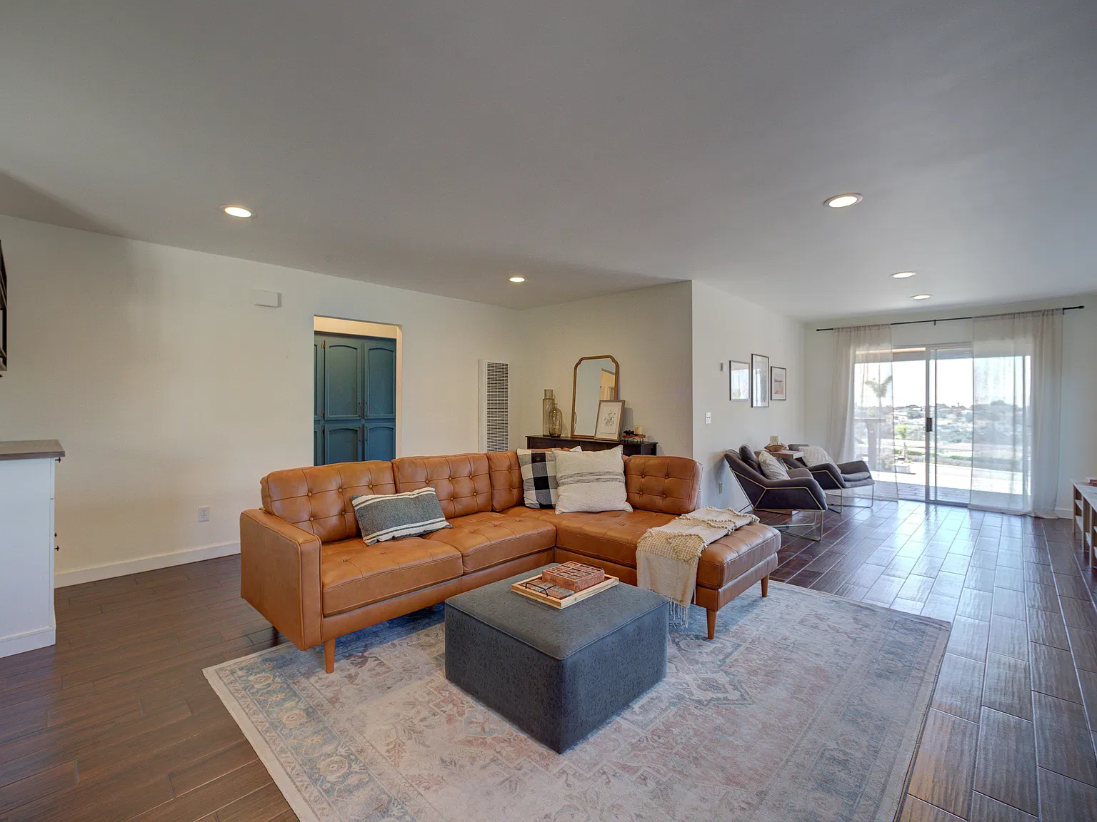 709 Shamrock Ln — Photo 3