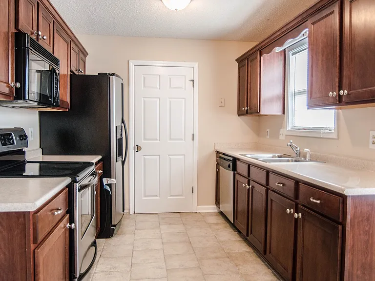 3669 S Naples Ct — Photo 5
