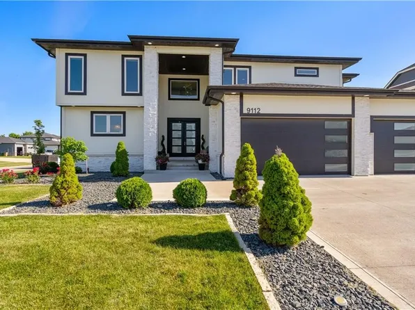 9112 Abram Dr, West Des Moines, IA 50266