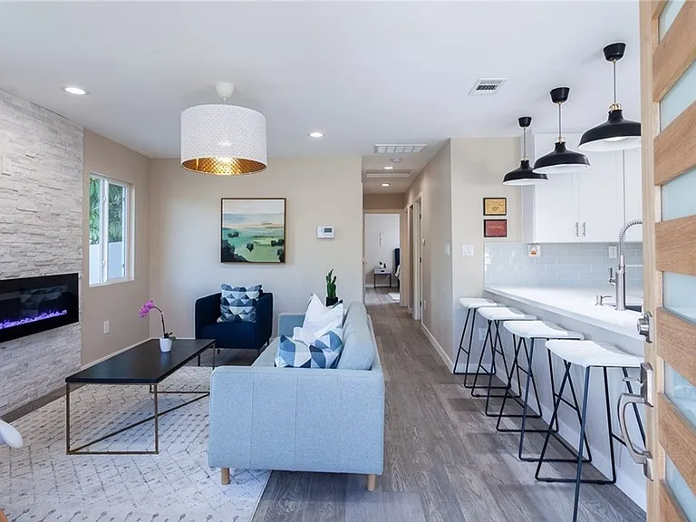 1307 Silver Lake Blvd — Photo 3