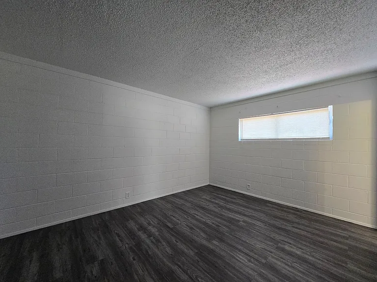 2937 Stewart Ave — Photo 5