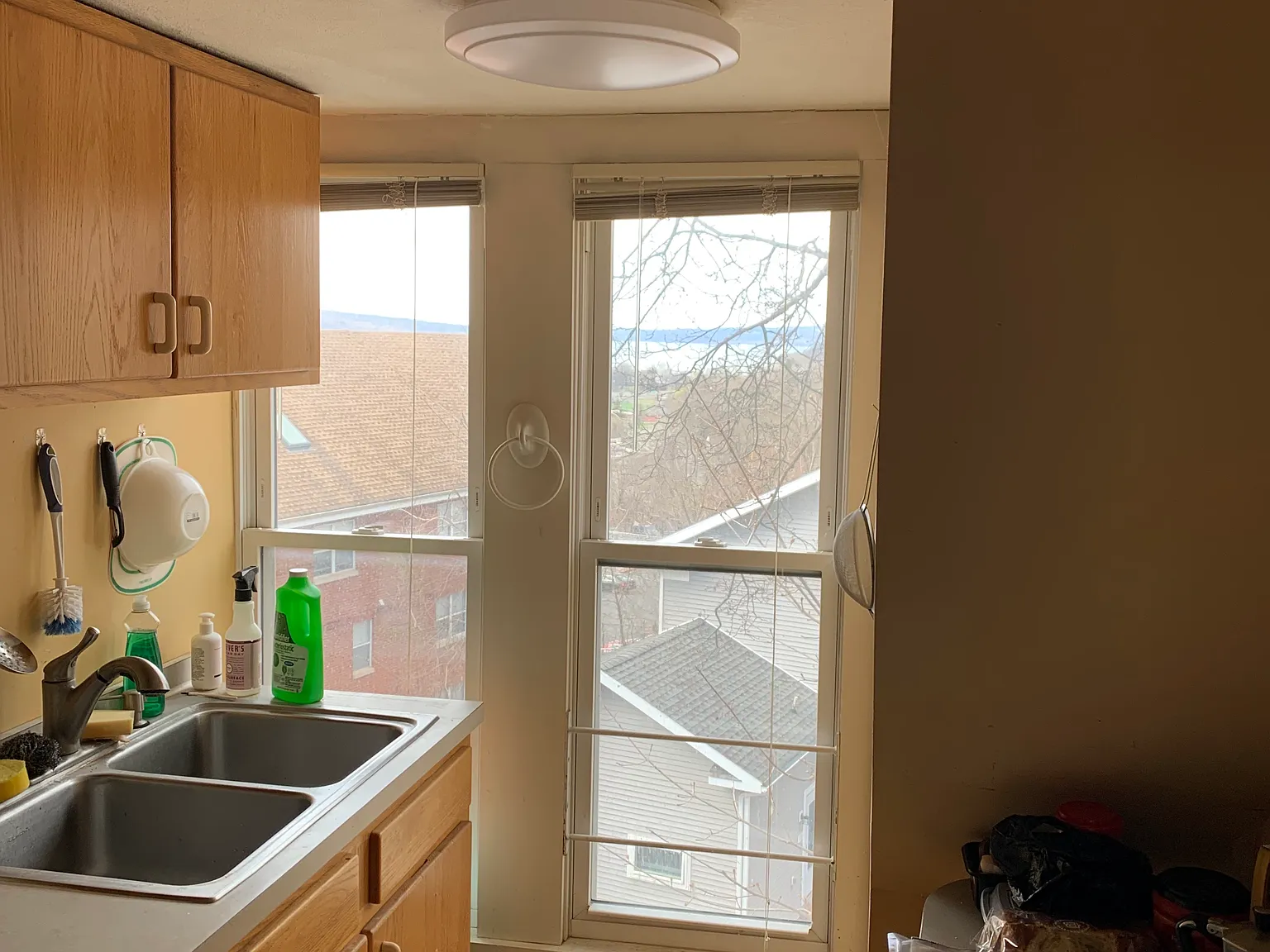 3 bed, 1000 sqft, $750 — Photo 1