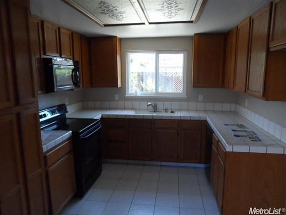 5th image of 211 Patricia Pl