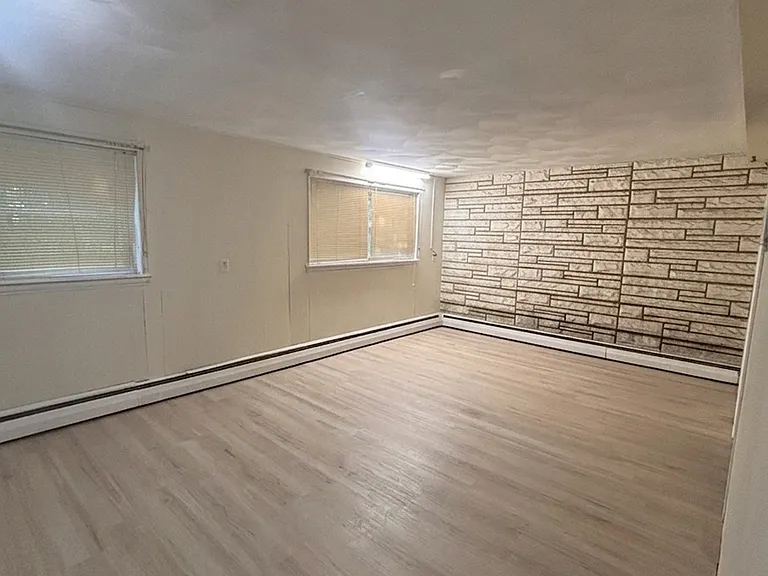 10 Imperial Dr — Photo 18