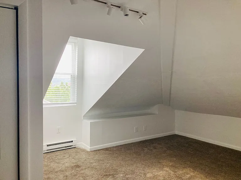 614 Armandale St — Photo 12