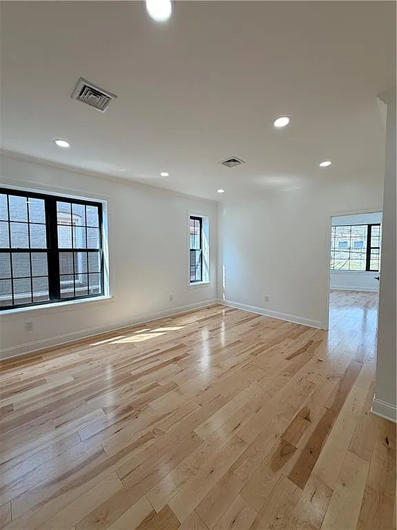 3 bed, 1.0 bath, 1200 sqft, $3,450 — Photo 2