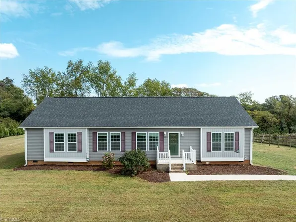 2576 Snider Rd, Yadkinville, NC 27055