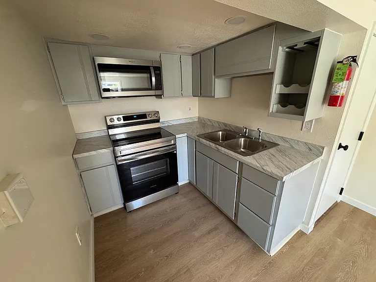 2701 Eagle St #B — Photo 4