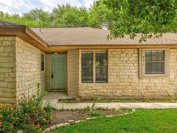 3rd image of 903 Brookhollow Dr