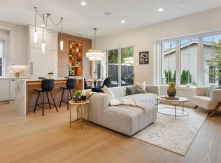 2256 E Pender St #2, Vancouver, BC V5L 1X4