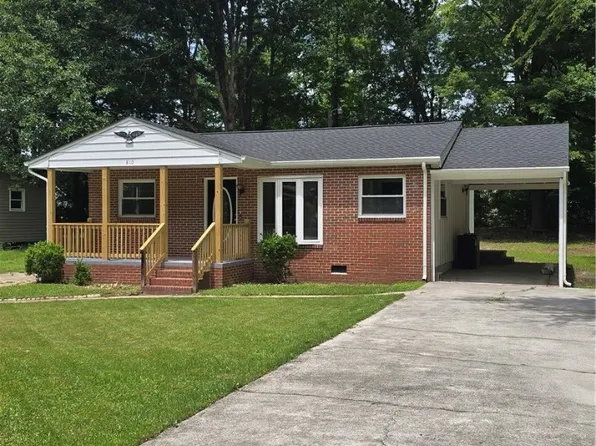 810 Luke St, Blackstone, VA 23824