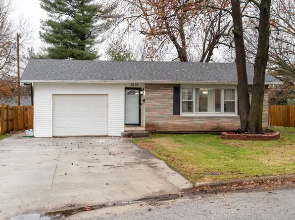 1919 S Lancaster Avenue, Springfield, MO 65807