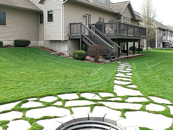 4th image of 902 E Bluff Ct