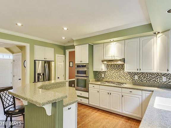 Light & bright kitchen