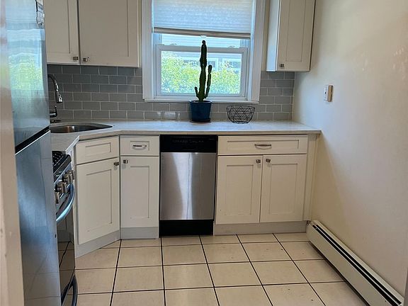5th image of 644 E Olive St
