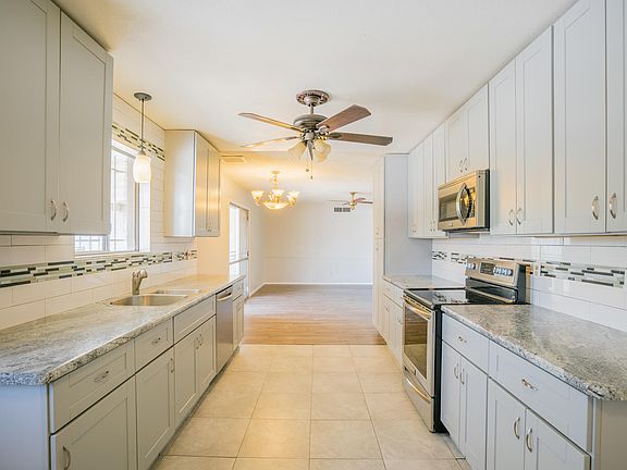 4th image of 4023 W Puget Ave