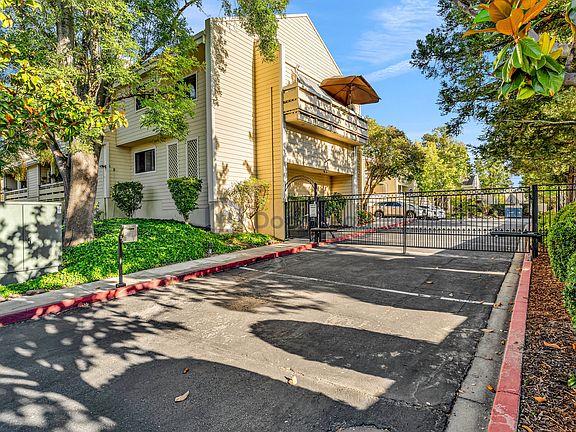 3rd image of 576 W Parr Ave Unit 28