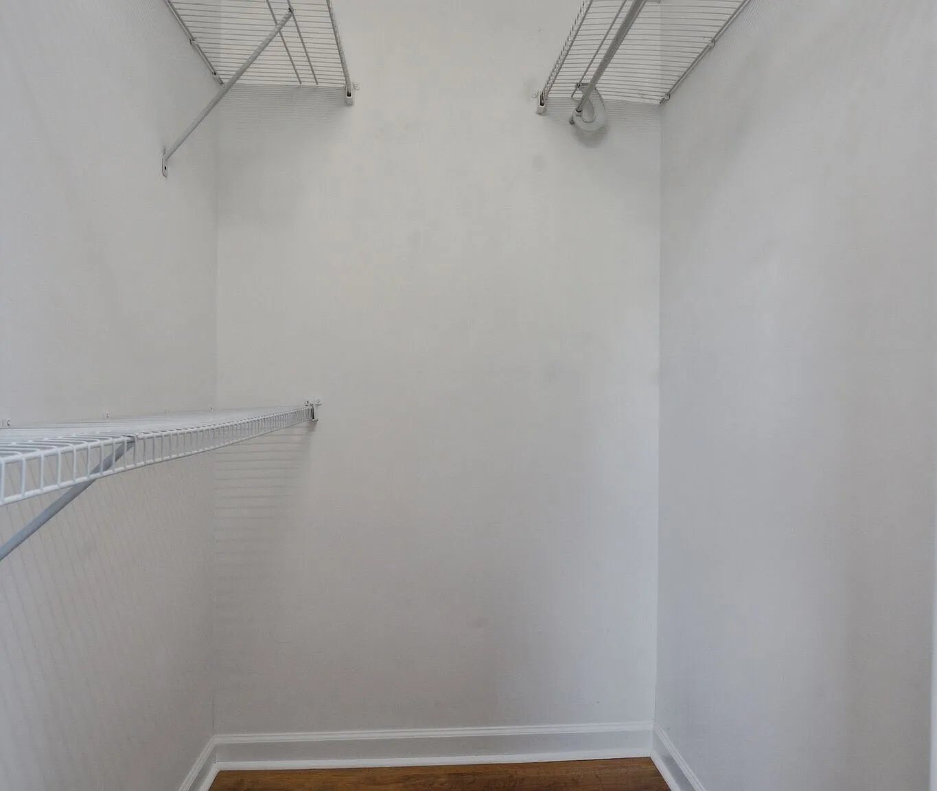 2 bed, 1.5 bath, 1034 sqft, $2,375 — Photo 2