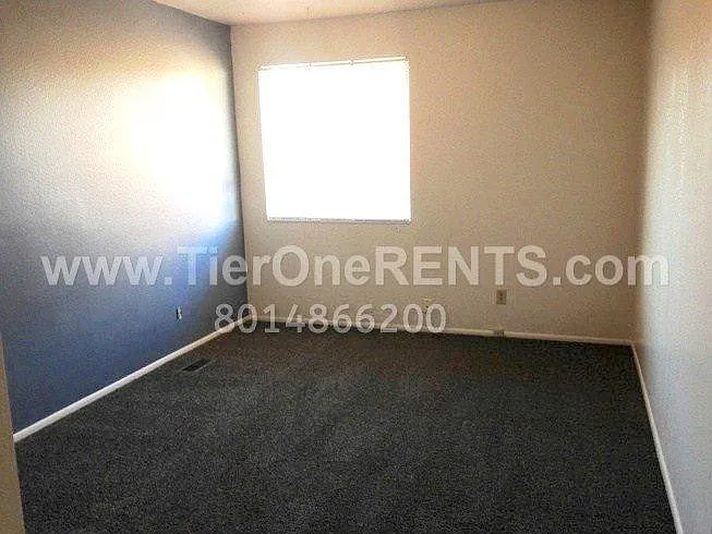 619 Angie Cir — Photo 9