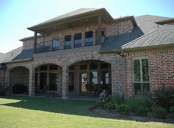 2nd image of 401 Isleworth Ln