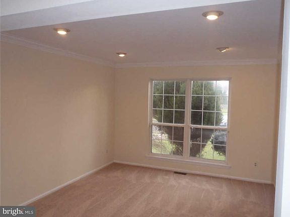 3rd image of 7 Brook Dr