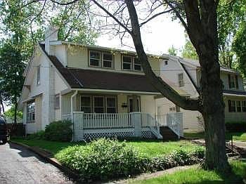 4th image of 1063 Pickford Ave