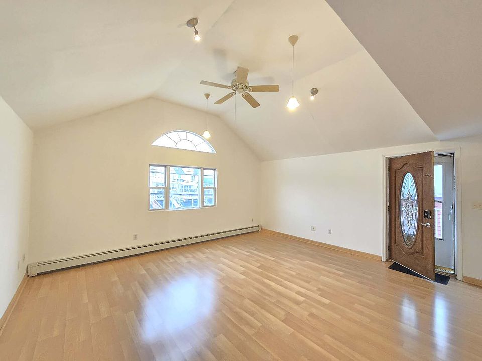 1st image of 61 Bartlett Pl #2
