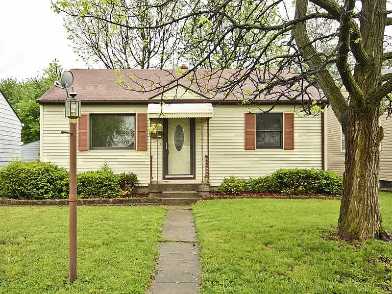 2050 Fisher Ave photo 1