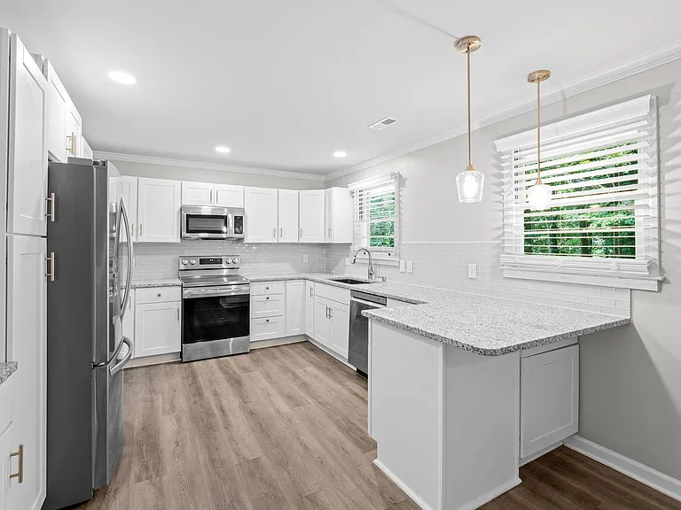 5501 Old Buncombe Rd — Photo 13