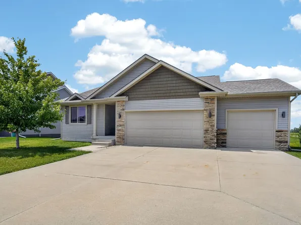 570 NE Badger Ln, Waukee, IA 50263