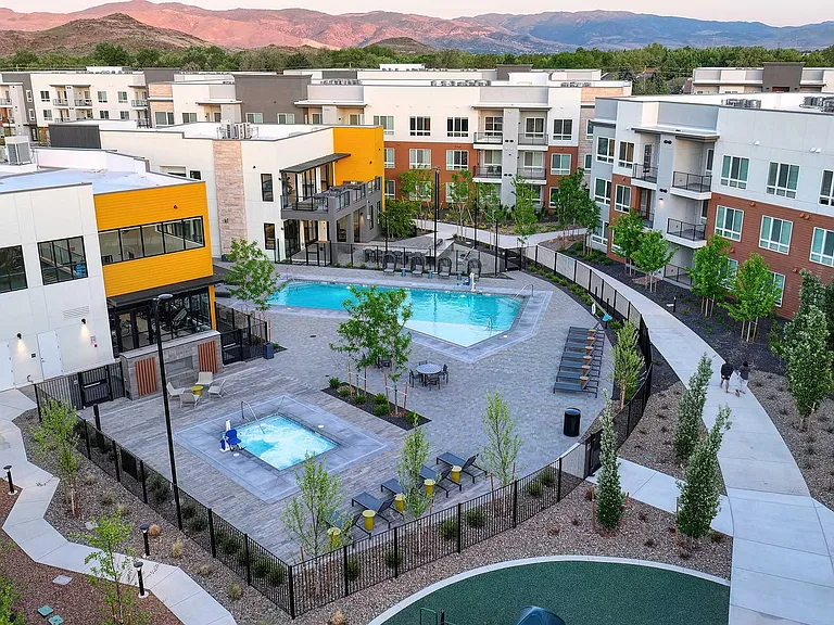 Halcyon Apartments — Photo 8