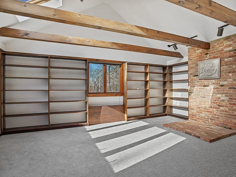 1st Floor Bedroom/Office.