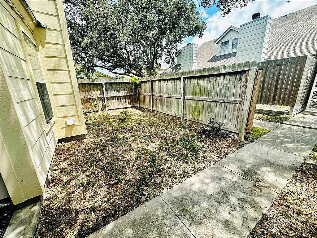 2 bed, 1057 sqft, $1,395 — Photo 3