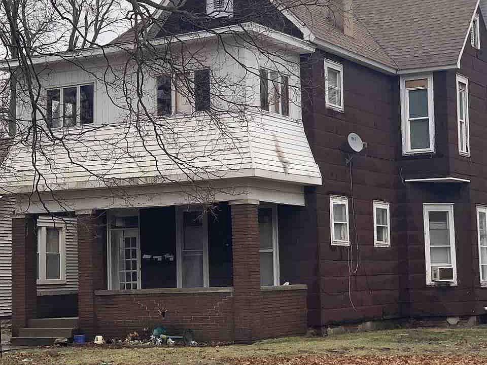 2nd image of 818 S 7th St