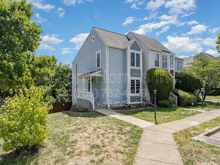7301 Castleberg Ct — Photo 2