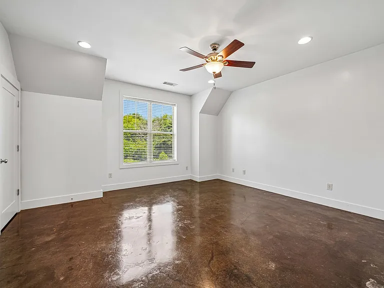 Beverly Townhomes — Photo 18