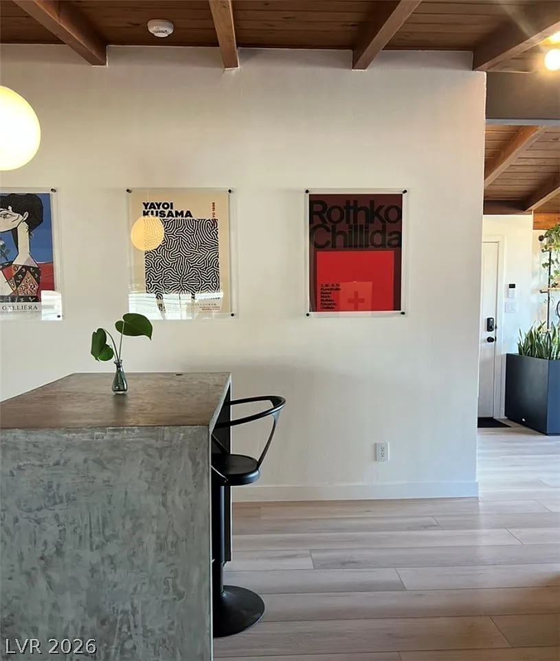 3 bed, 2.0 bath, 2402 sqft, $4,250 — Photo 4