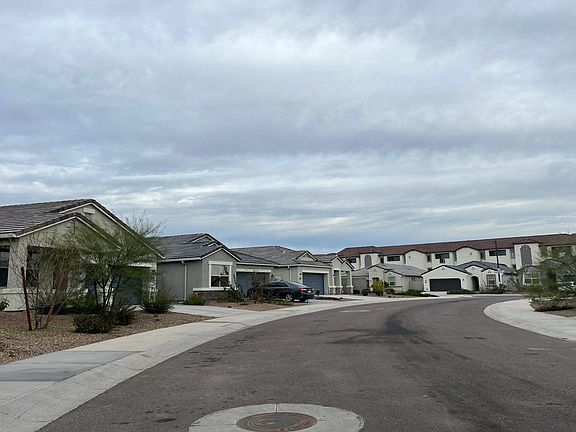 5th image of 3122 S 77th Dr