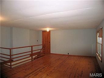 5th image of 121 Melrose St