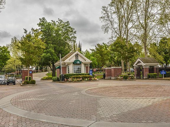 4th image of 4139 Pinehurst Cir