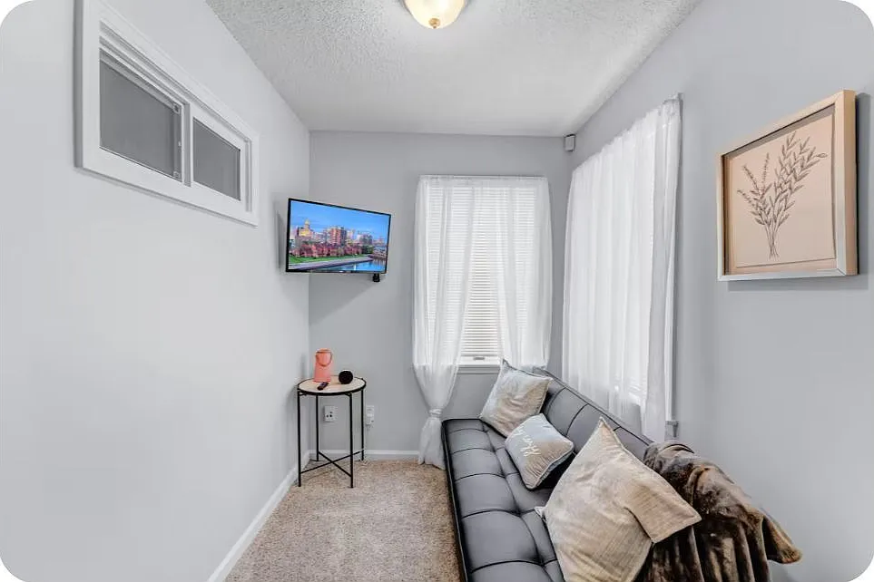 1 bed, 1.0 bath, $2,000 — Photo 3