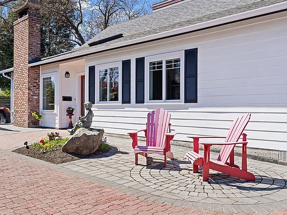 2nd image of 2590 Sinclair Rd