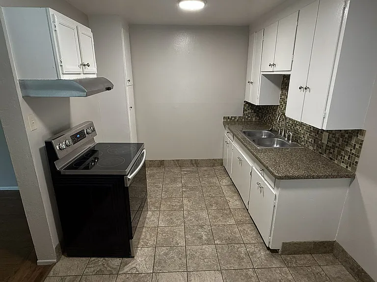 627 T St — Photo 12