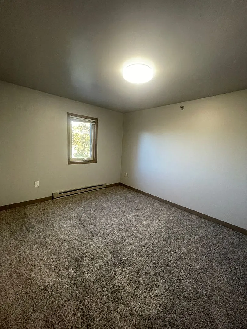 1038 Fond du Lac Ave — Photo 3