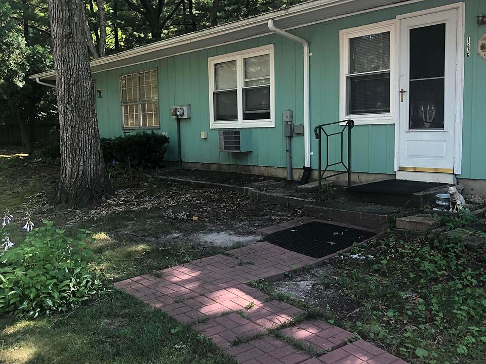 1st image of 137C Farrington Ct #1003