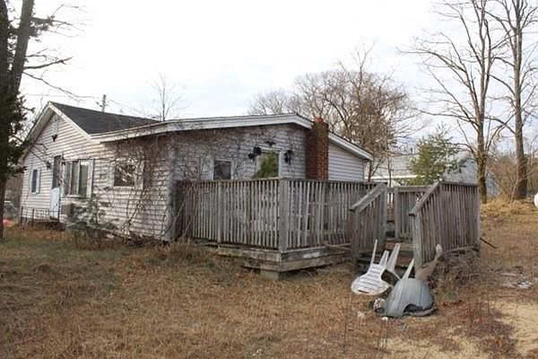 2nd image of 98 Rhode Island Rd