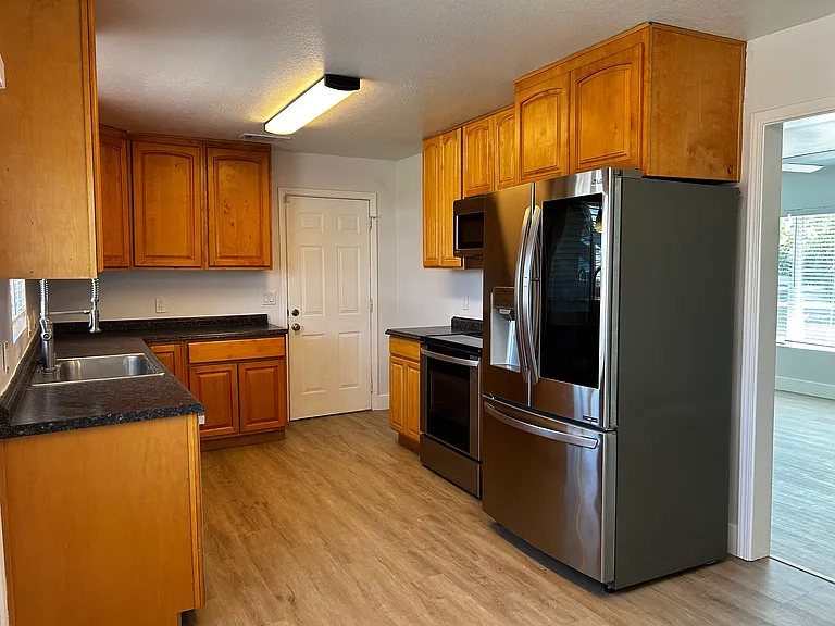 6550 Nielsen Way — Photo 3
