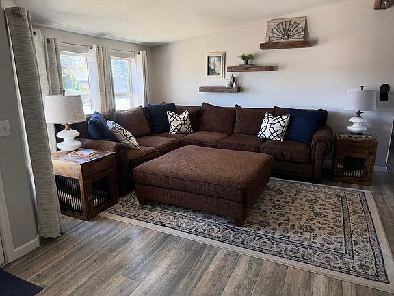 2nd image of 724 S Windy Hl